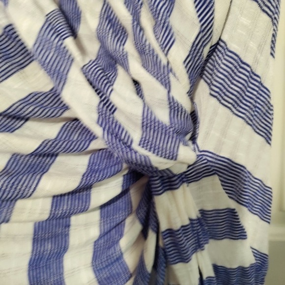 We The Free asymmetrical long tank size medium blue stripes side scoop - Picture 4 of 7